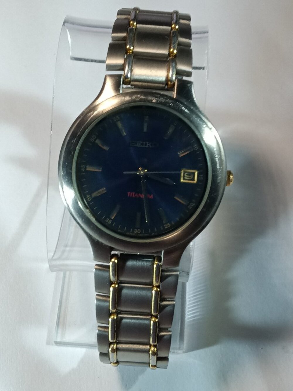SEIKO TITANIUM Watch / Dark Blue Dial / Gold Accents / Date Window